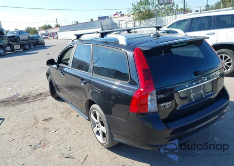 2011 Volvo V50 T5/T5 R-Design from USA, damaged, VIN YV1672MW6B2627397